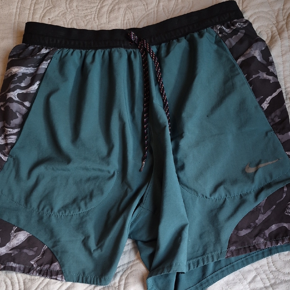 Nike Green and Black Camo Shorts 28 inch waist
